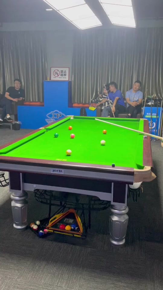 的竞争中脱 的竞争中脱