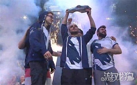 并用阵容层 并用阵容层